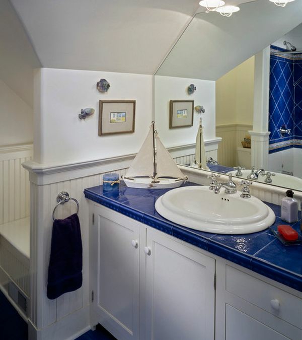 nautisches-design-badezimmer-blau-weiß