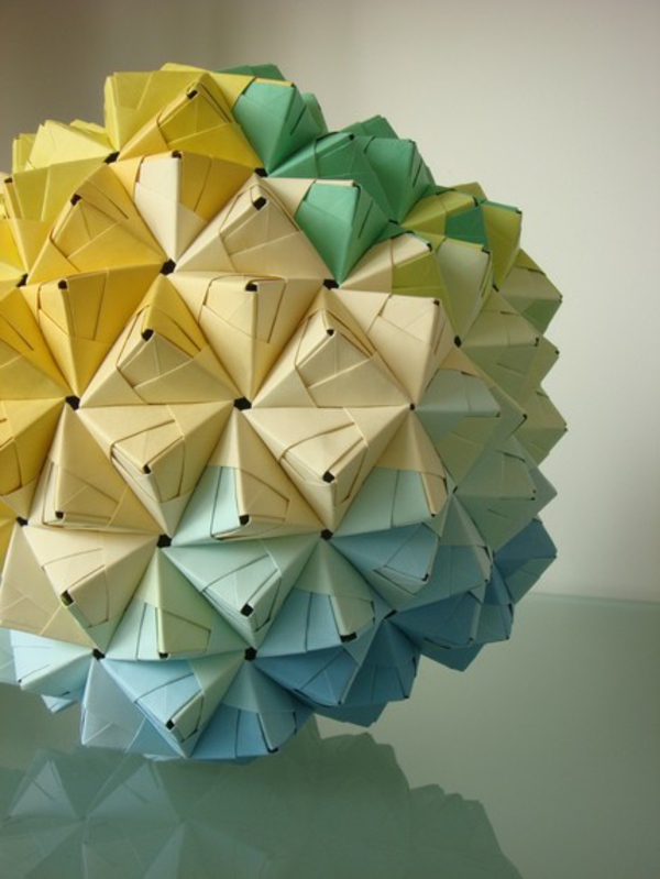 origami-lampenschirm-gelb-grün-blau-mit-den-Lochern