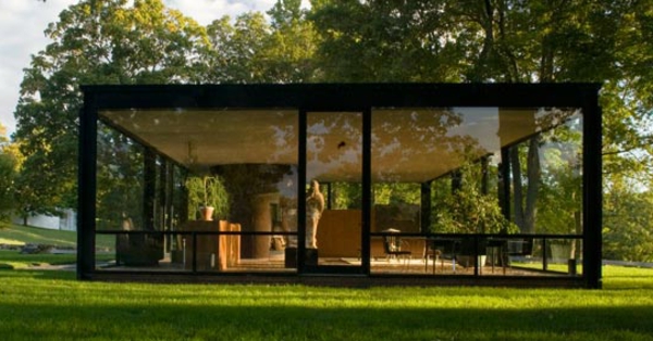 originelles-beispiel-für-modernes-glashaus- umgebung von natur