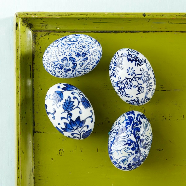 porzellan-in-blau-und-weiß-eier-dekoration