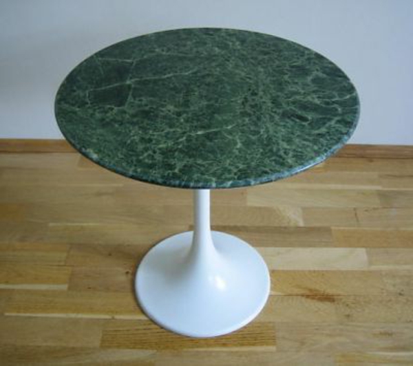 runder-tisch-grüner-marmor-sehr modern