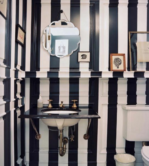 schwarz-weiß-in-streifen-badezimmer