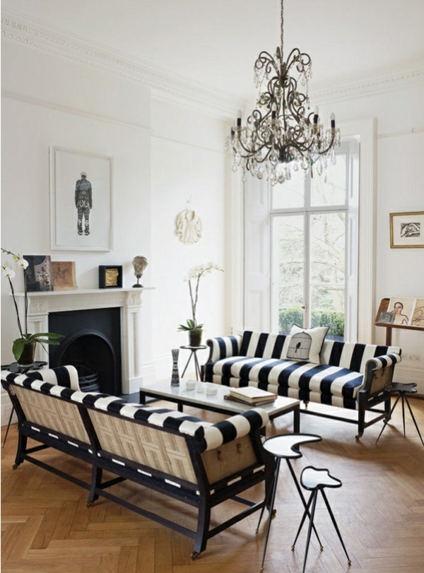 schwarz-weiß-in-streifen-sofas