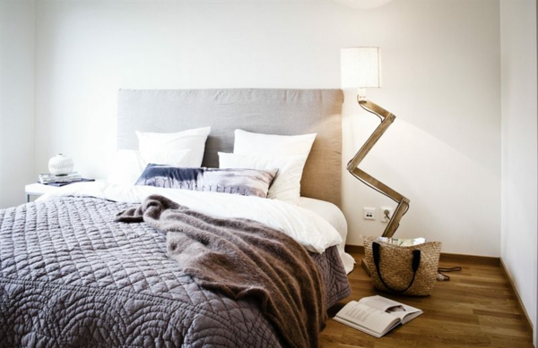 schwedische-möbel-schönes-bett-design-sehr interessante lampe