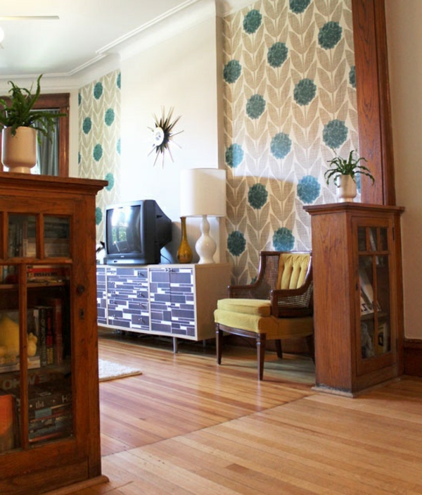 tapete-für-das-wohnzimmer-mit-blumenmotiven-in-Grün