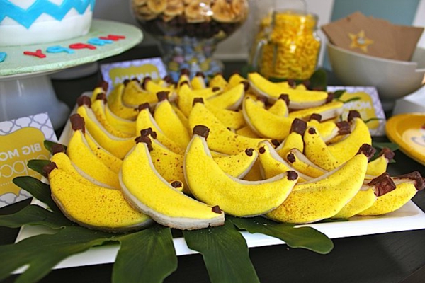 viele-bananen-als-dekoration-benutzen- super lecker aussehen