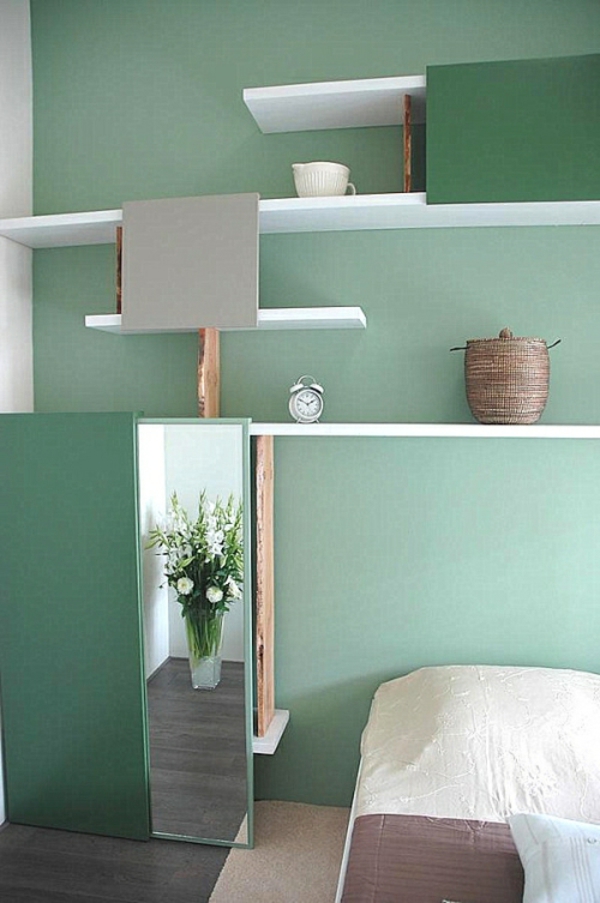 wandfarbe-mintgrün-wandregale-schlicht-schlafzimmer-interieur-ideen-in-minze