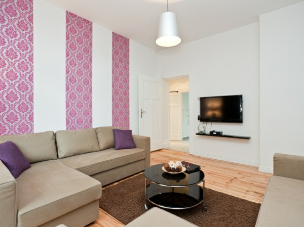 wohnzimmer-modern-rosa-und-weiß-braues-sofa