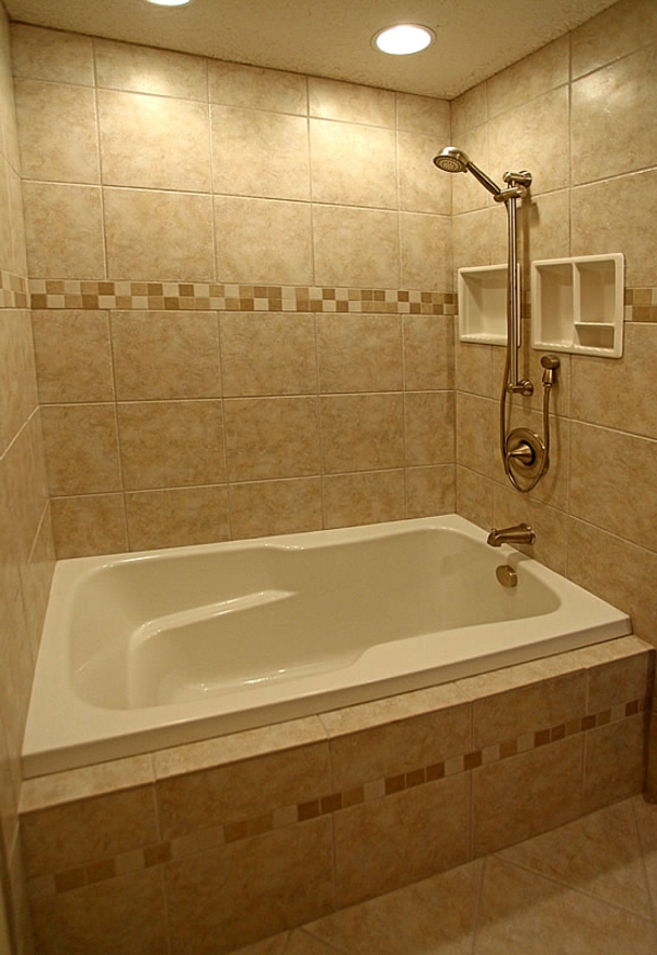 wunderschöne-badewanne-einfliesen- kleines badezimmer modern ausstatten