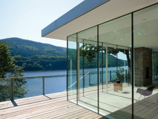 wunderschönes-design-modernes-glashaus mit einem wunderschönen blcik