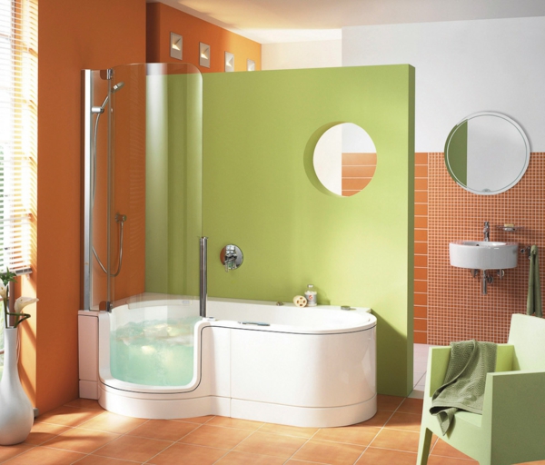 Dusch-Badewanne-Kombination-grüne-Farbe-orange-Wand