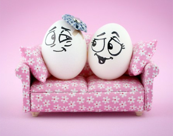 Eierpaar-Bilder-auf-Eier-malen-rosa