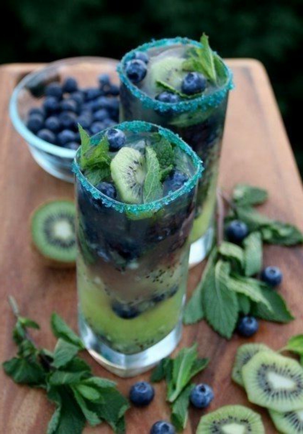 Kiwi-Cocktails-Dekoideen-Blaubeeren