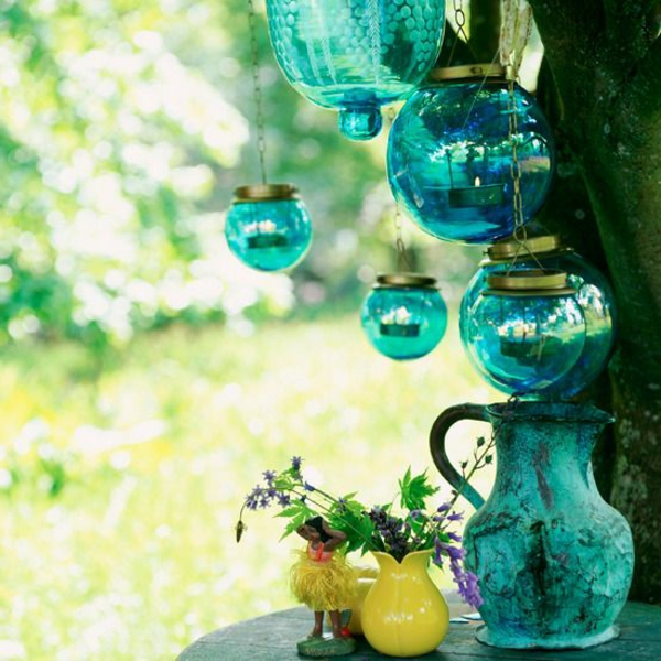 Laterne-aus-Glas-für-den-Garten-tolle-Idee
