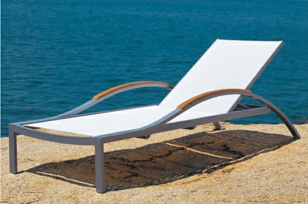 Lounge-Terrassenmöbel-am-Pool-Idee-für-Design