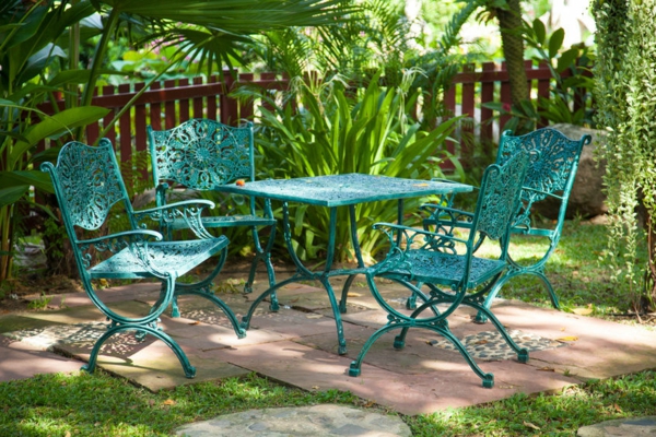 Metall-Gartenstühle-grüne-Farbe-schöne-Gestaltungsidee