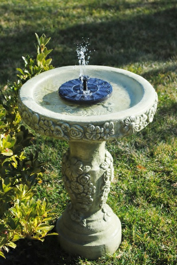 weißer-Springbrunnen-solar-fountain-Gartendesign