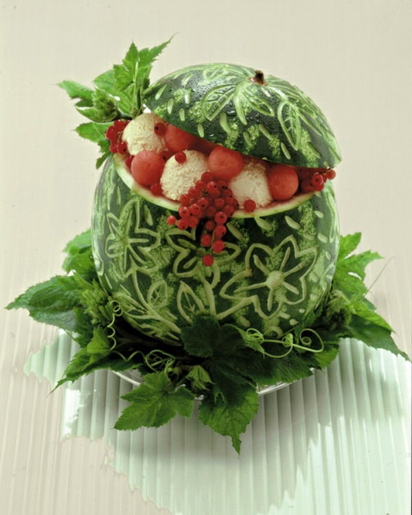 eine-Wassermelone-schnitzen-kreative-Idee