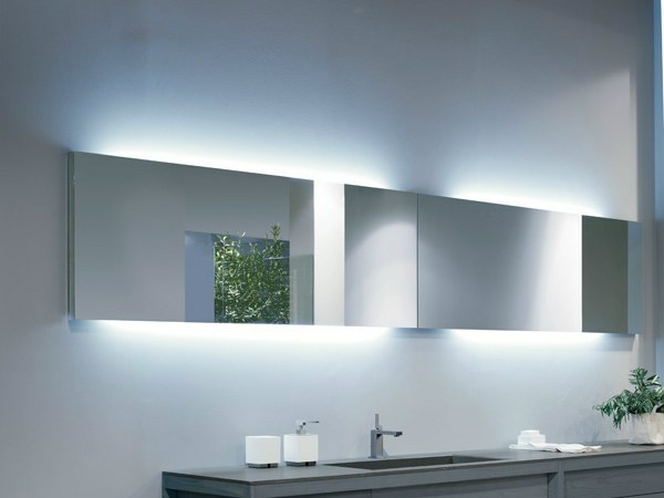 mehrere-badezimmerspiegel-beleuchtung-modernes-badezimmer