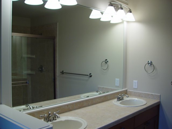 toller-badezimmerspiegel-beleuchtung-schöne-badezimmergestaltung