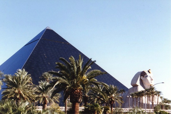 bauart-architekten-schaffen-meisterwerke-Ägypten- umgeben von palmen
