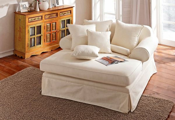 weißer-bequemer-Lounge-Chair-Sessel-weiße-Farbe