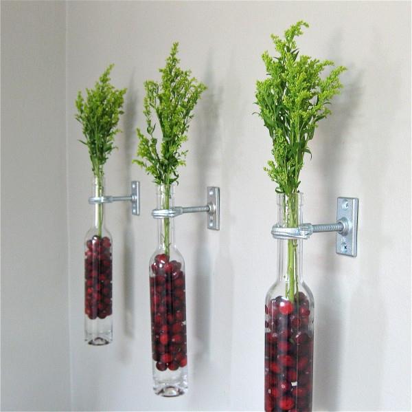 blumen-deko-ideen-wand-glas-flaschen-gräser-idee