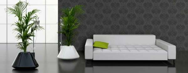 deko-palme-neben-einem-modernen-weißen-sofa