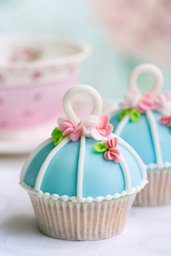schön-dekorierte-cupcakes-für-hochzeit