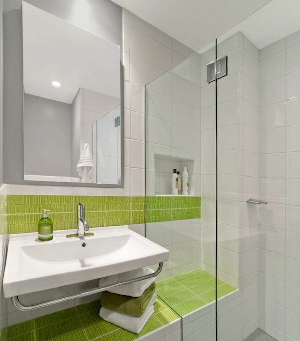 ein-spiegel-im-modernen-badezimmer