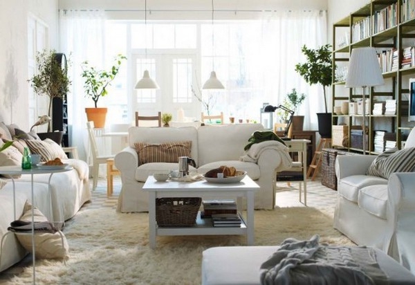 einrichtungstipps-fürs- wohnzimmer-weiße-gestaltung-von-ikea - weißes sofa