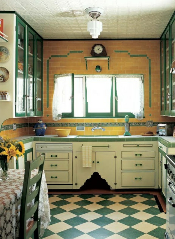 interessante-Küchenmöbel-in-Vintage-Stil-grün-und-gelb