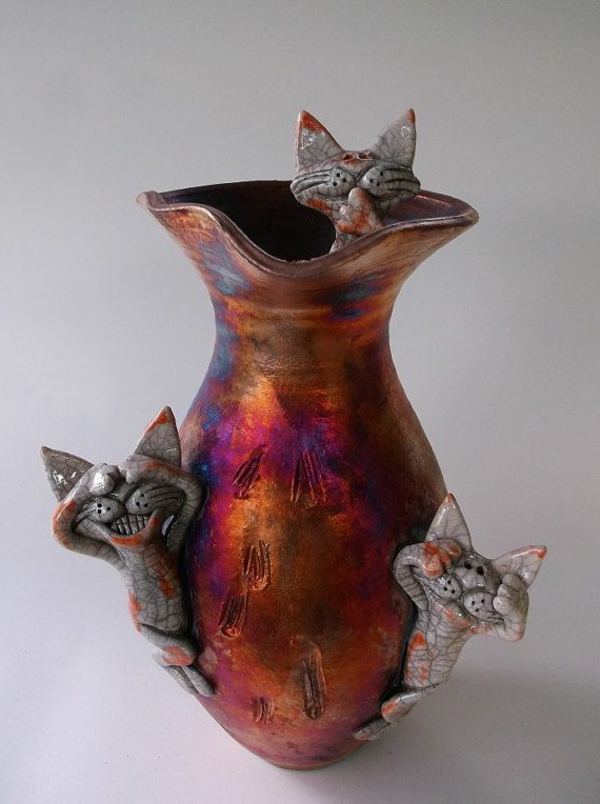 katzenfiguren-aus-keramik-lustige