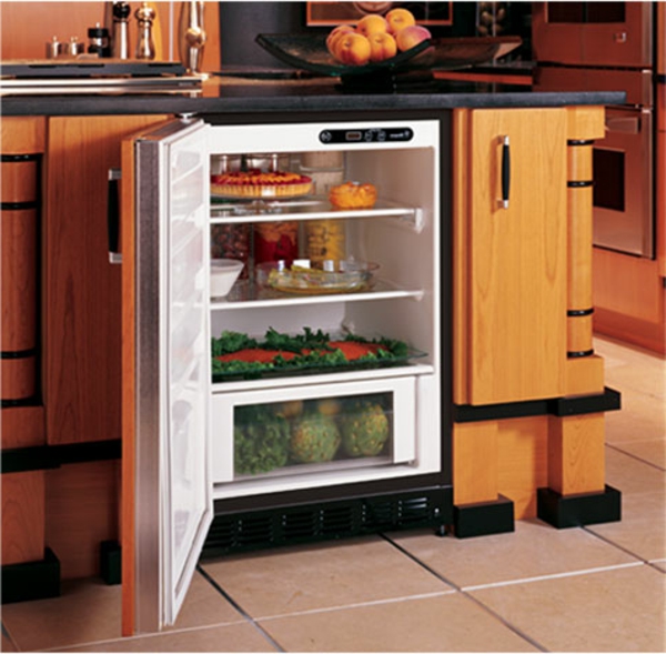 kleiner-Kühlschrank-mit-Schubladen-Küchengestaltung-Idee