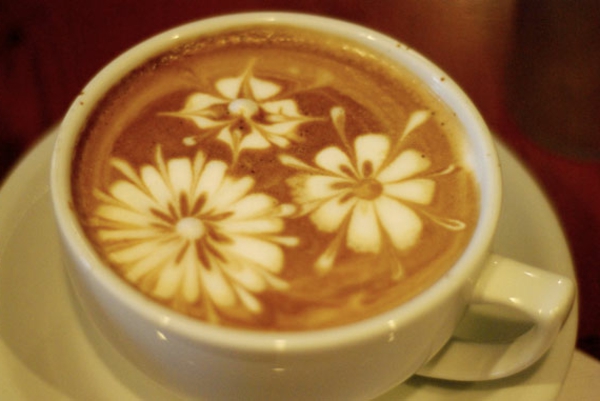 kreative_Latte-Kaffeschaum-Blumen