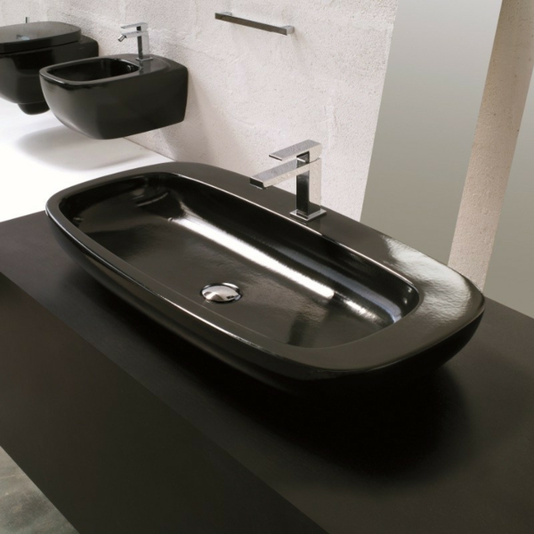 interessantes-schwarzes-Waschbecken-für-das-Bad