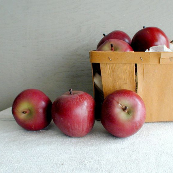 künstliche-rote-Äpfel-Dekoidee