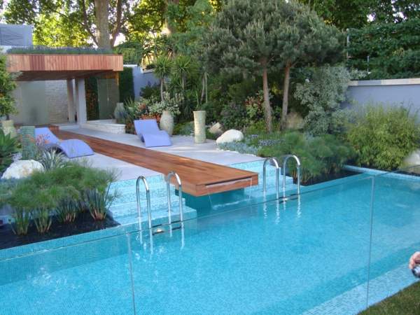 supe-luxus-Poolgestaltungsidee-für-den-Garten