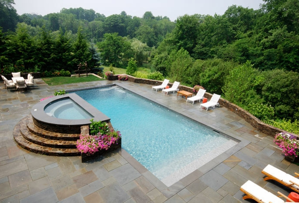 moderne-Poolgestaltung-im-Garten-Designidee
