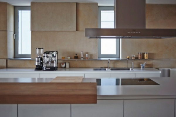 moderne-wohnung-küche-wandpaneele-beige-weiße-arbeitsplatte - super interieur