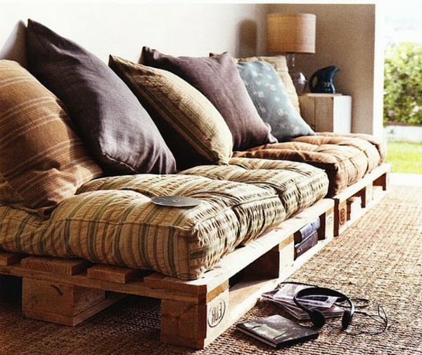 modernes-schönes-sofa-aus-paletten