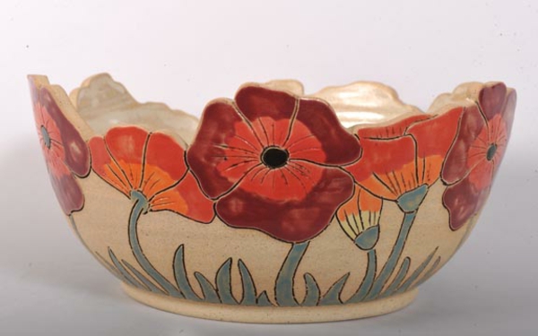 obstschale-aus-keramik-interessanter-look- und kreative form