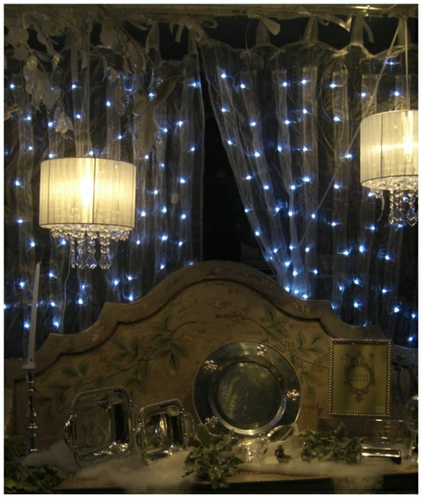 organza-gardinen-im-schlafzimmer-mit-romantischer-gestaltung - zwei hängende lampen 