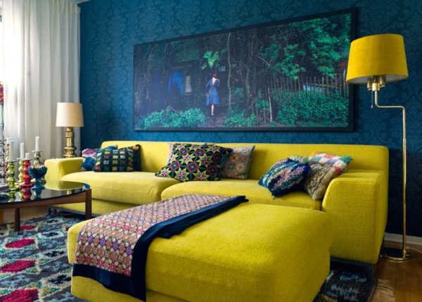 orientalische-dekoration-für-wohnzimmer-gelbes-sofa