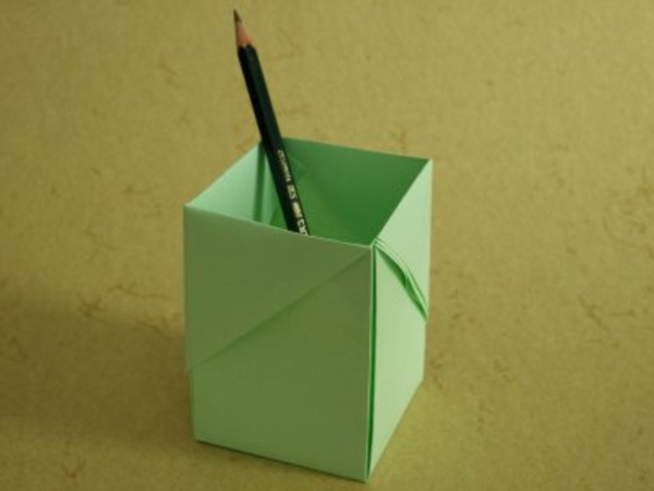 origami- schachteln-grüne-farbe - ein bleistift drin