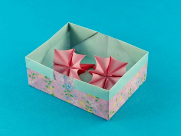 origami- schachteln-süßes-modell - blauer hintergrund