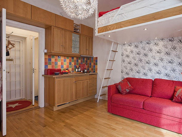 originelle-wohnideen-für-kleine-wohnung-wohnzimmer-mit-einem-rosigen-sofa
