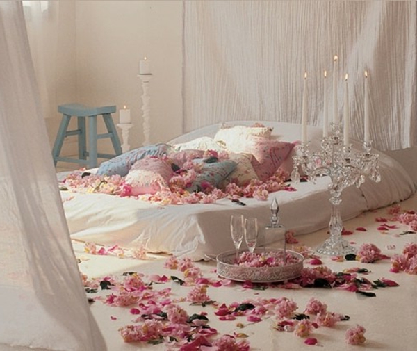 romantik-merkmale-im-retro-aussehenden-schlafzimmer-in-weiß