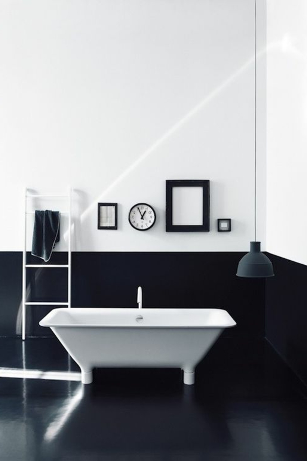 schwarze-wandfarbe-badezimmer-weiße-wanne