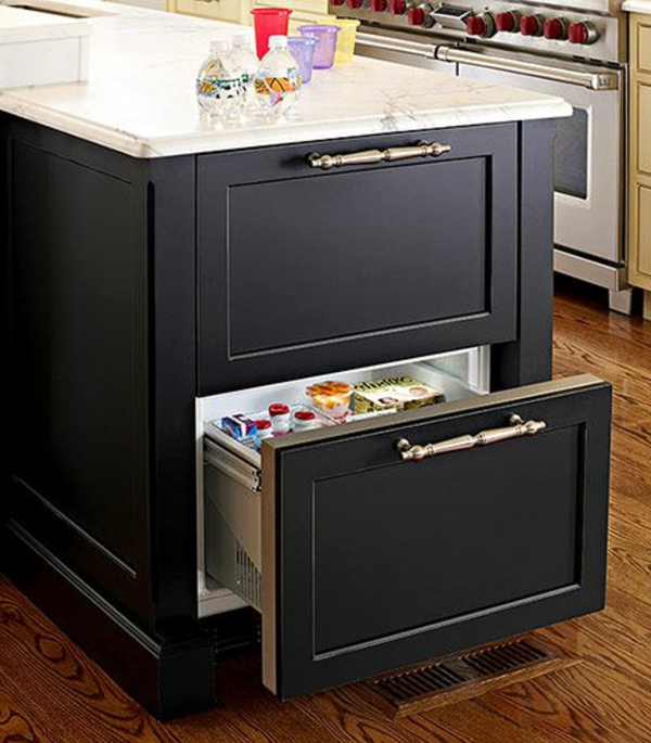 schwarzer-Schubladen-Kühlschrank-für-die-Küche-modernes-Design